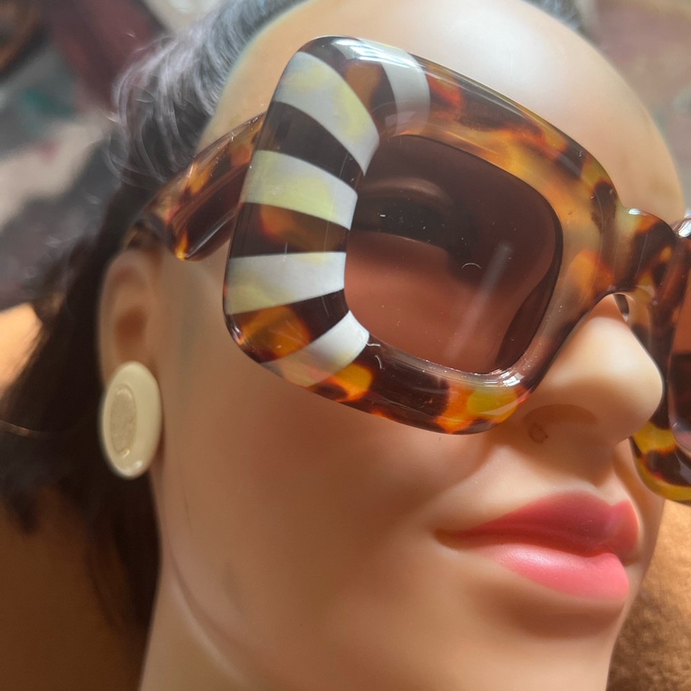 SUNNIES😎 - Picture 2 of 6